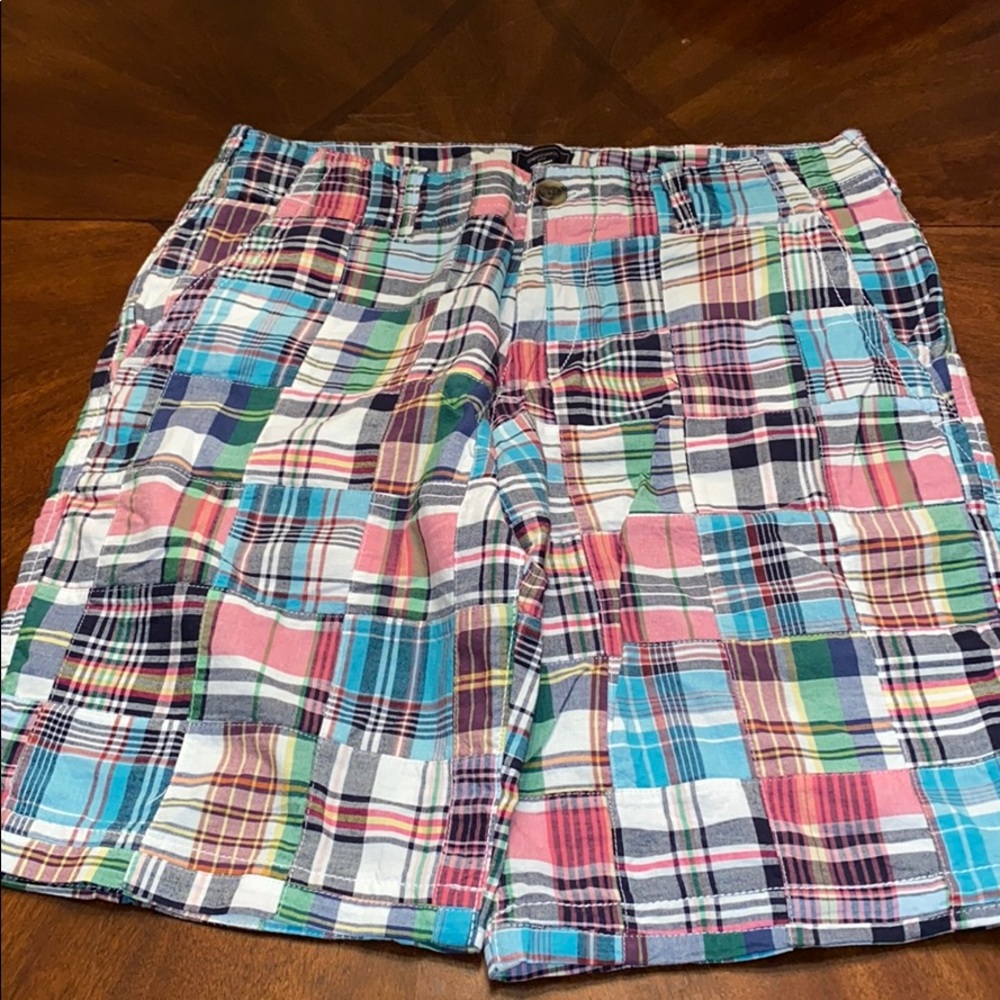 Men’s patch khaki shorts